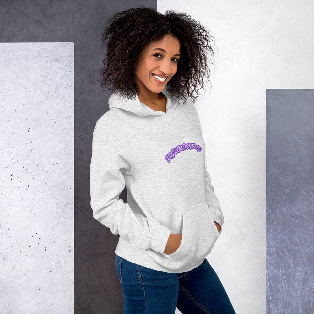Modelo femenino con sudadera gris Kosta